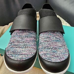 Women's New Traq By Alegria Qwik Flurry Black Knit Fabric Shoes. Size EU 41.